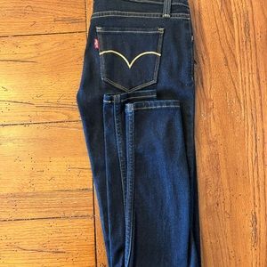 Dark blue Levi skinny jeans